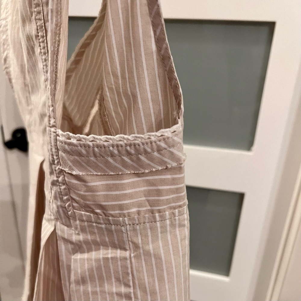 Free PEOPLE Feels Good pinstripe pattern. Deep V-neck. Size M - Picture 4 of 7